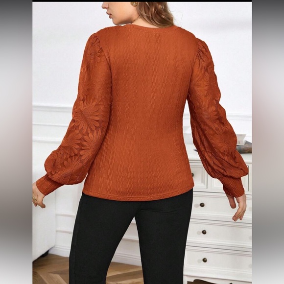 Elegant Burnt Orange Floral Top 🧡 - Picture 2 of 7